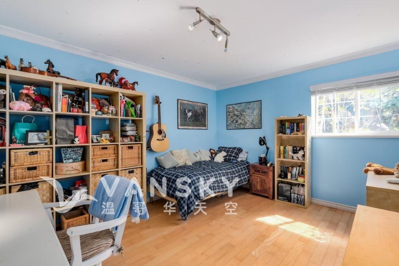 260710112424_downstair big bedroom.JPG